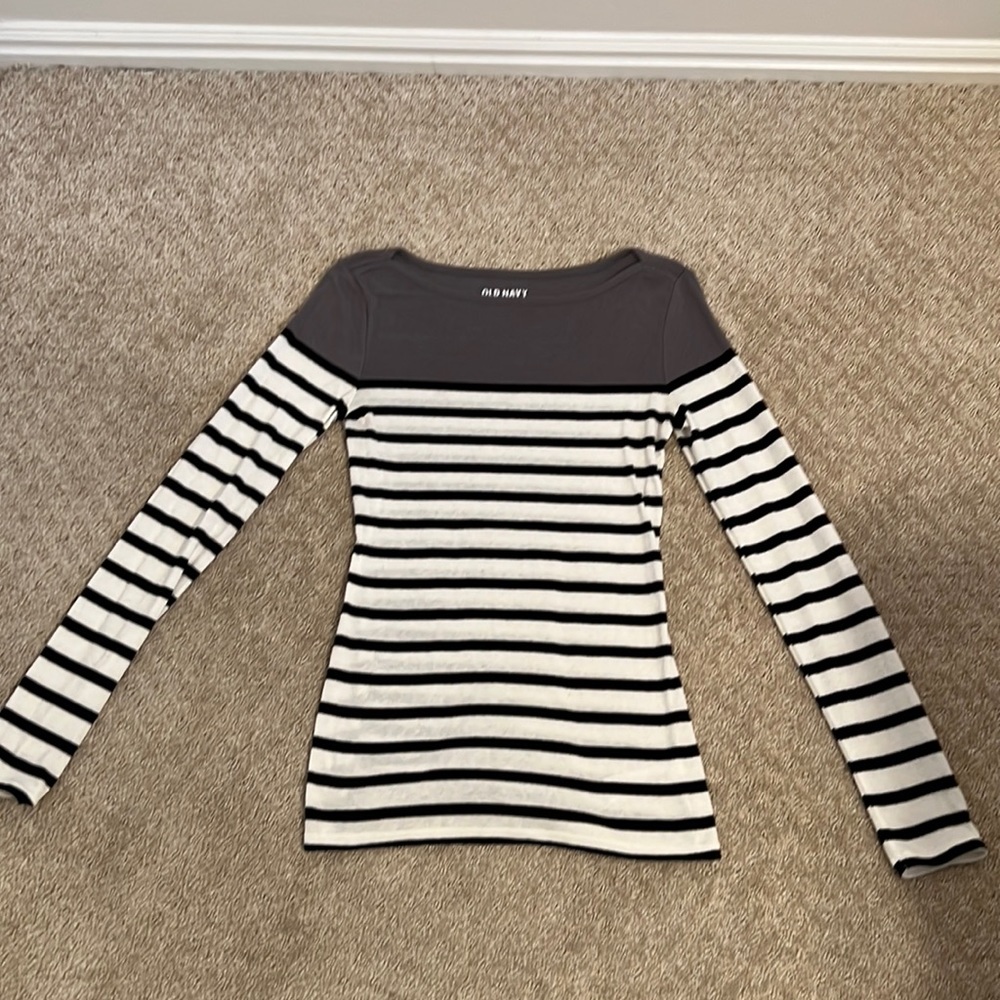 Long sleeved Old Navy T Shirt